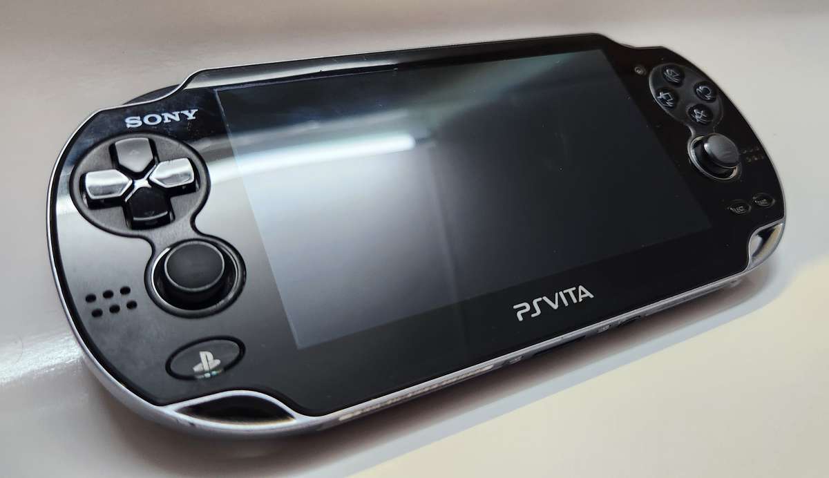 PlayStation Vita (PCH-1004) - FIFA 13 Bundle with Little Big Planet