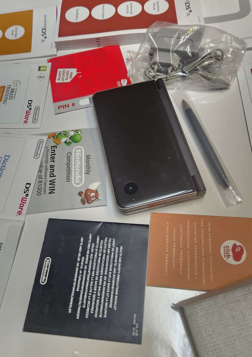 Nintendo DSi XL - Dark Brown (CIB)