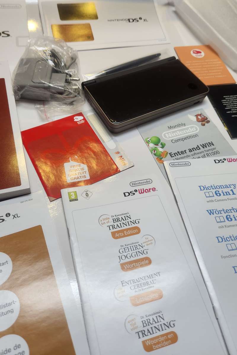 Nintendo DSi XL - Dark Brown (CIB)