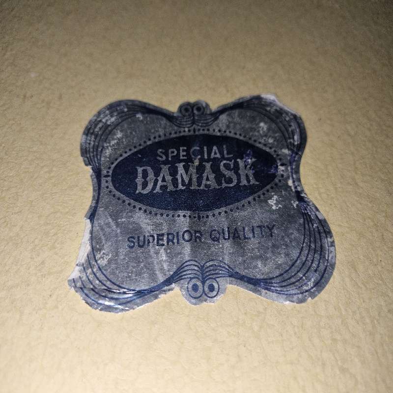 Vintage Damask Superior Quality Tablecloth with 8 matching napkins