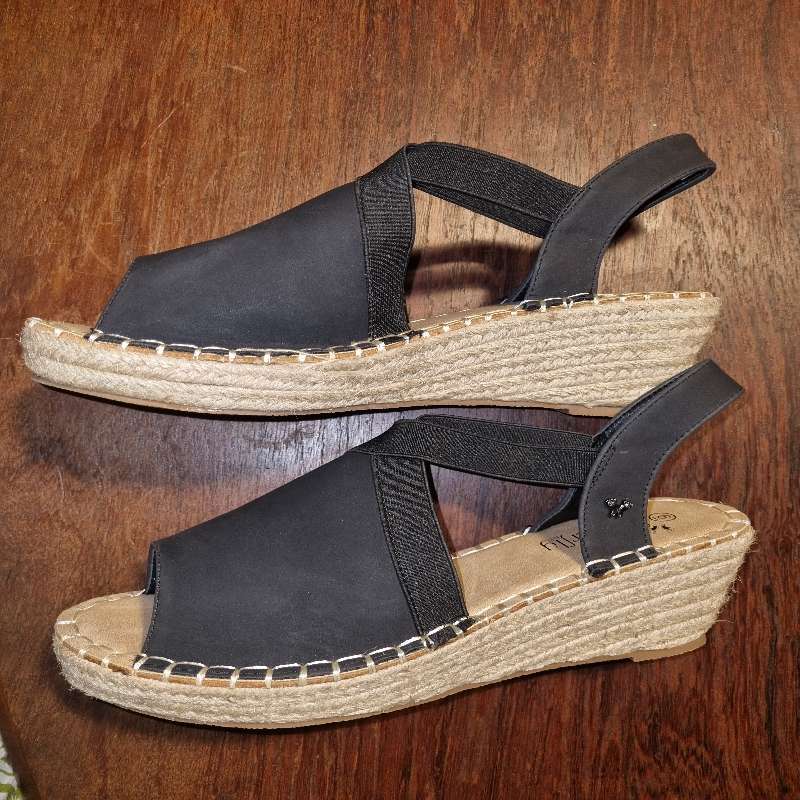 Black wedges - Size 6 - Never worn