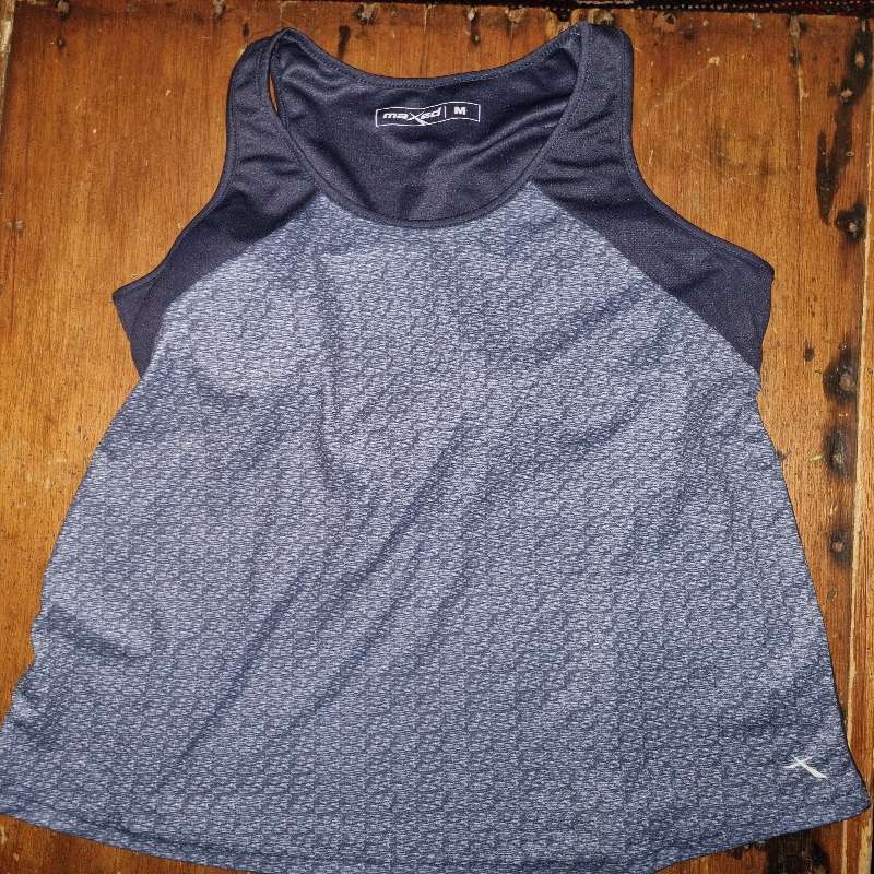 Maxed Fitness top - Size M