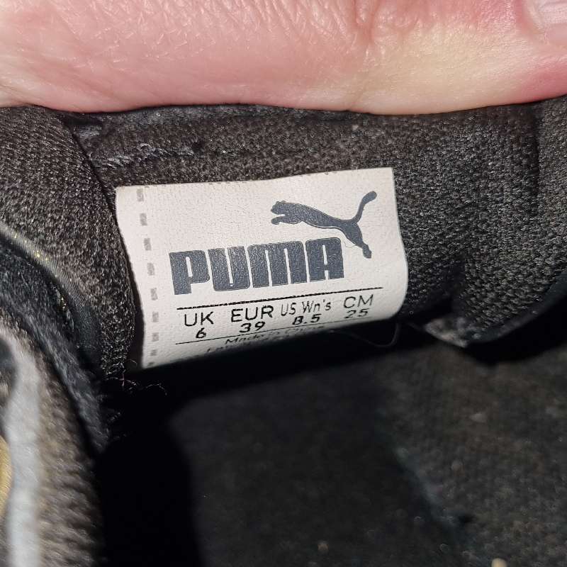 Puma Gold and Black sneakers - Size 6
