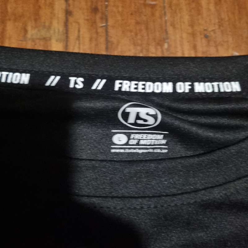 Mens Black longsleeve top - Size L - Totalsports - New with tag