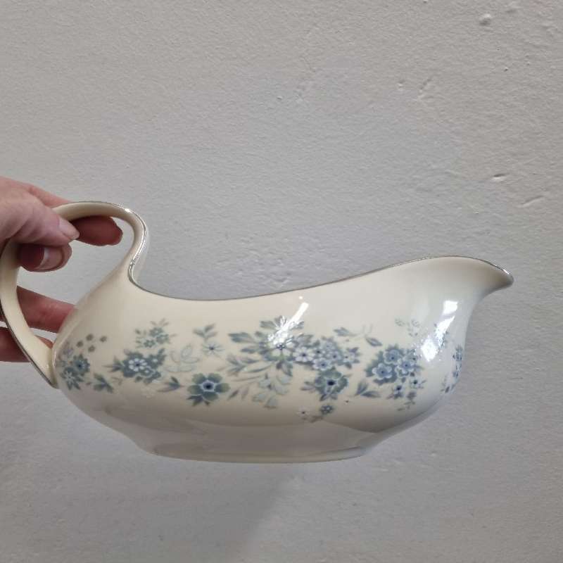 Royal Doulton - The Romance Collection - Sauce Jug and Saucer