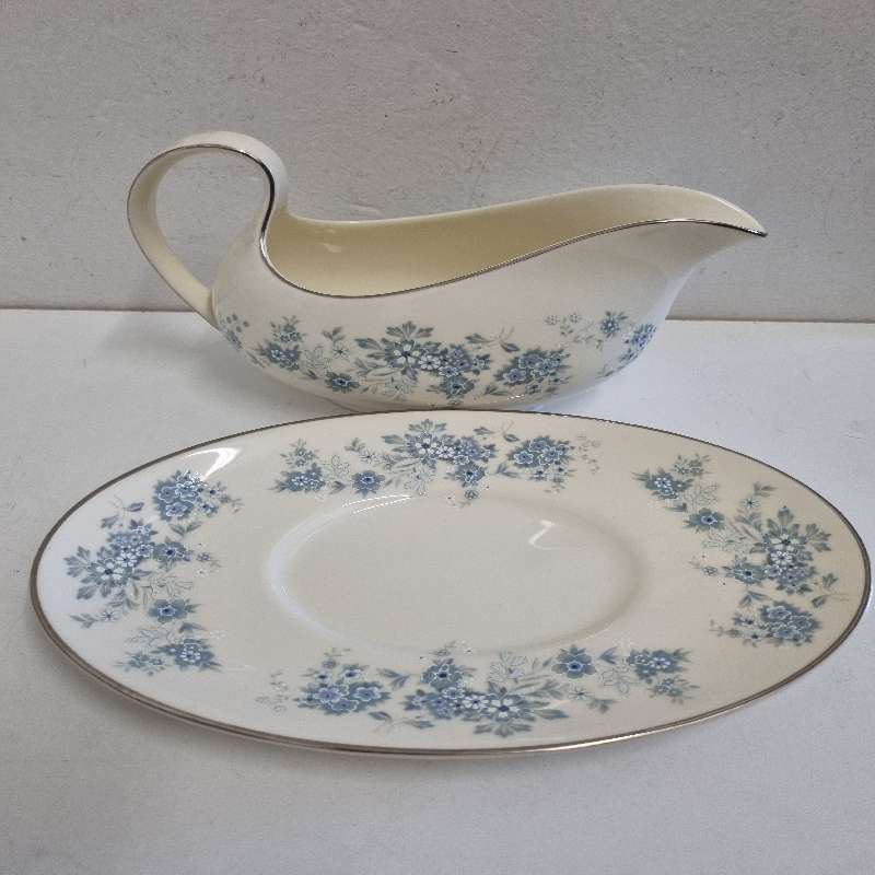 Royal Doulton - The Romance Collection - Sauce Jug and Saucer