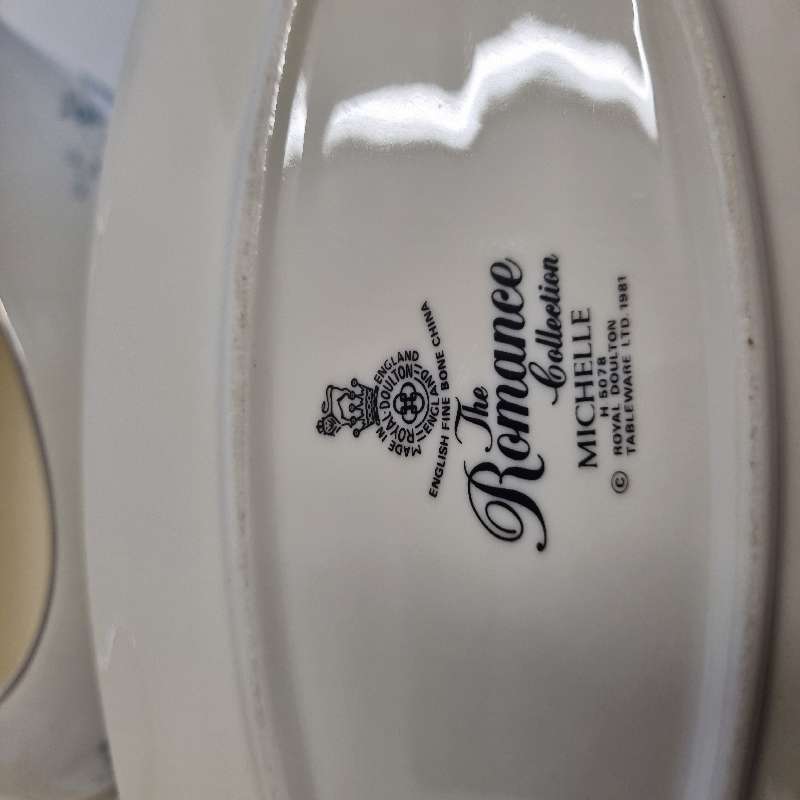 Royal Doulton - The Romance Collection - Sauce Jug and Saucer