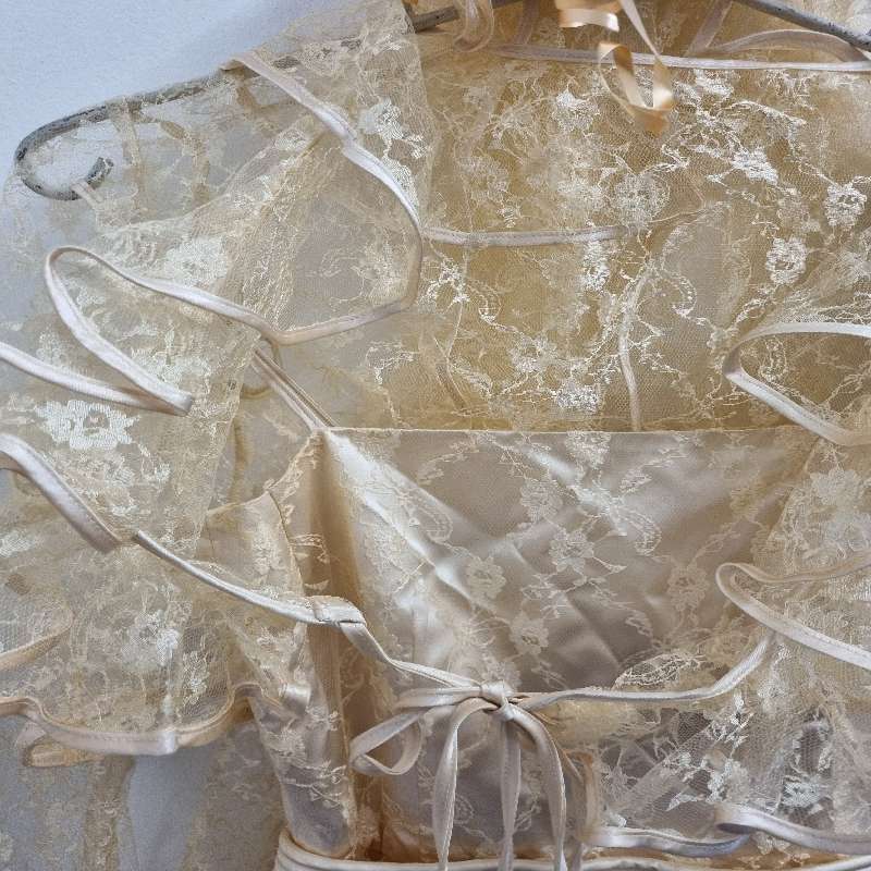 Beautiful Vintage Wedding Dress with lace veil and matching lace jacket - Size Small