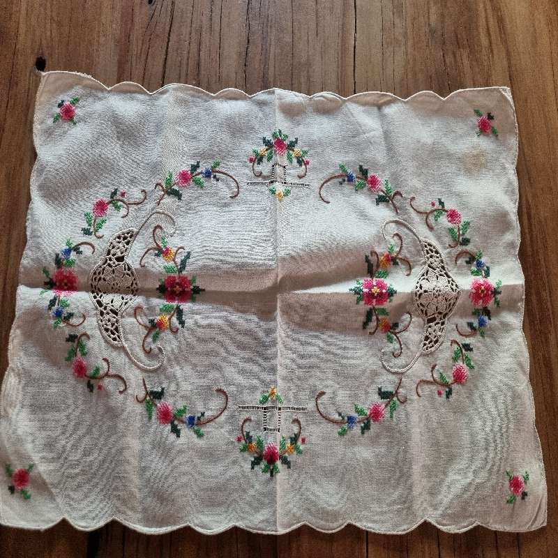 Vintage Embroidered Tea Tray Cloth - Just Beautiful!!