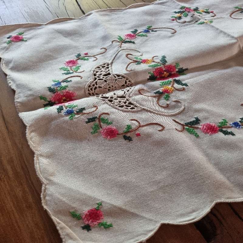 Vintage Embroidered Tea Tray Cloth - Just Beautiful!!