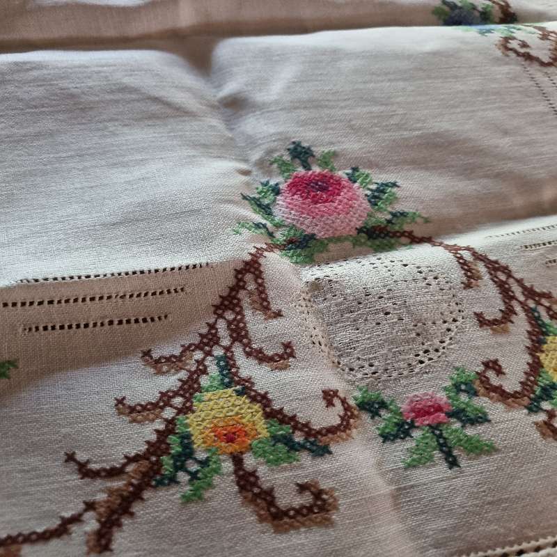 Vintage Embroidered Tea Tray Cloth - Just Beautiful!!