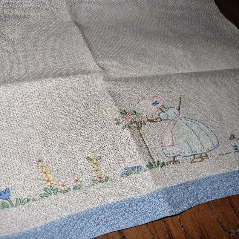 Beautiful Vintage Kitchen Cloth with Embroidery detail