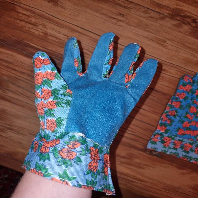 2 Sets of Vintage Garden Gloves with flower detail