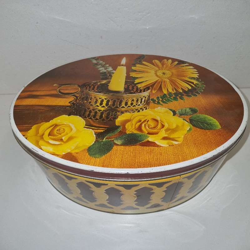 Large Vintage Biscuit Tin - Bakers LTD - Good Condition