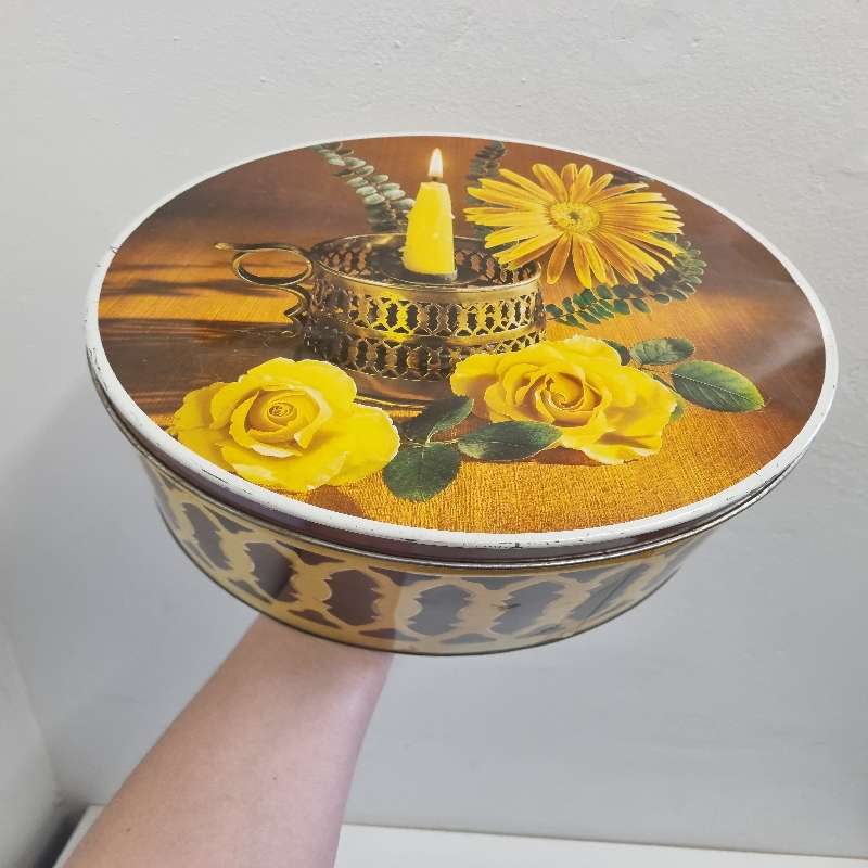 Large Vintage Biscuit Tin - Bakers LTD - Good Condition