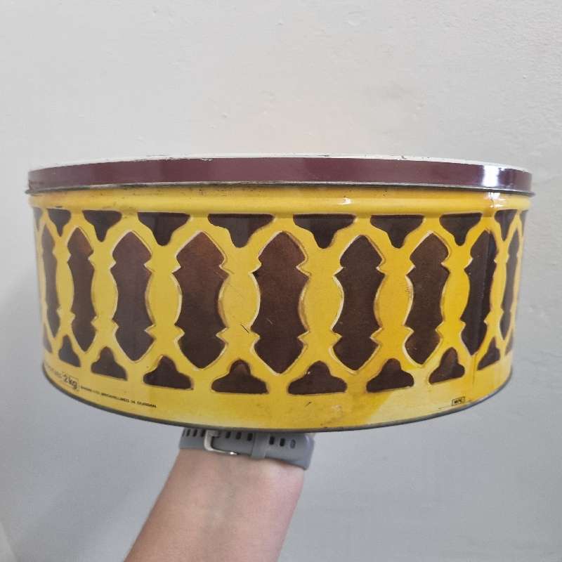 Large Vintage Biscuit Tin - Bakers LTD - Good Condition