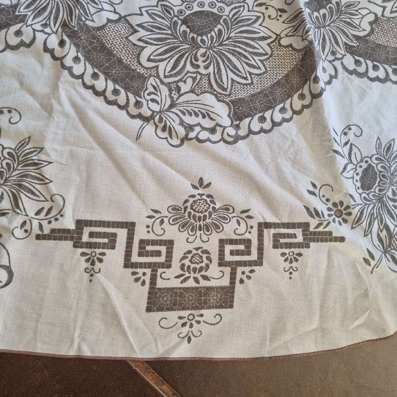 Vintage Italian Hand Print Round Tablecloth with 4 matching fabric napkins - Diameter 2.15m