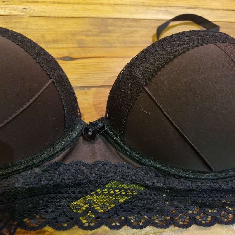 2 x Wonderbra - Excellent condition - Both Size 36B