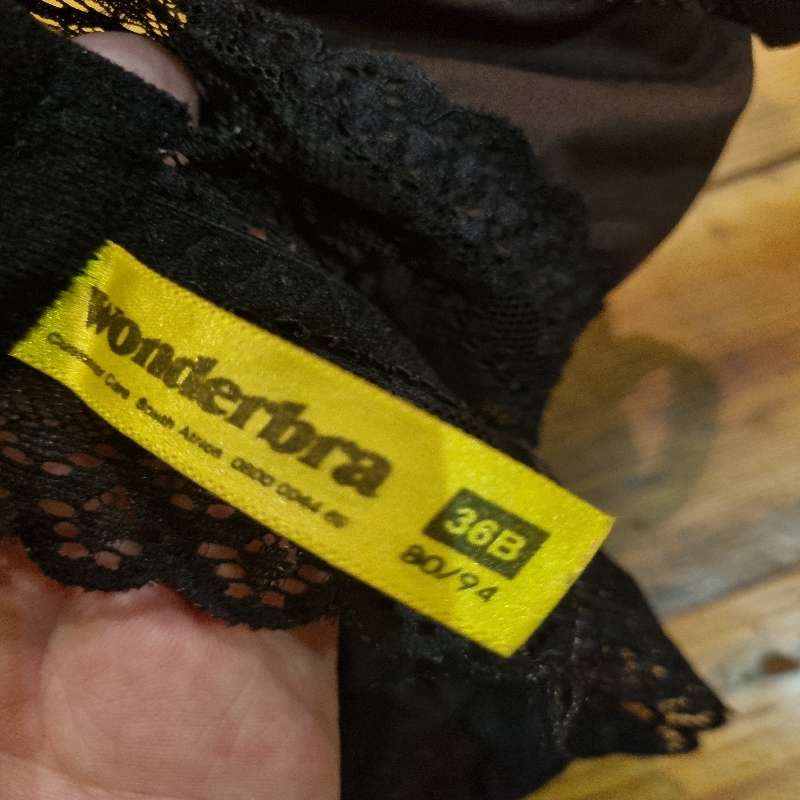 2 x Wonderbra - Excellent condition - Both Size 36B
