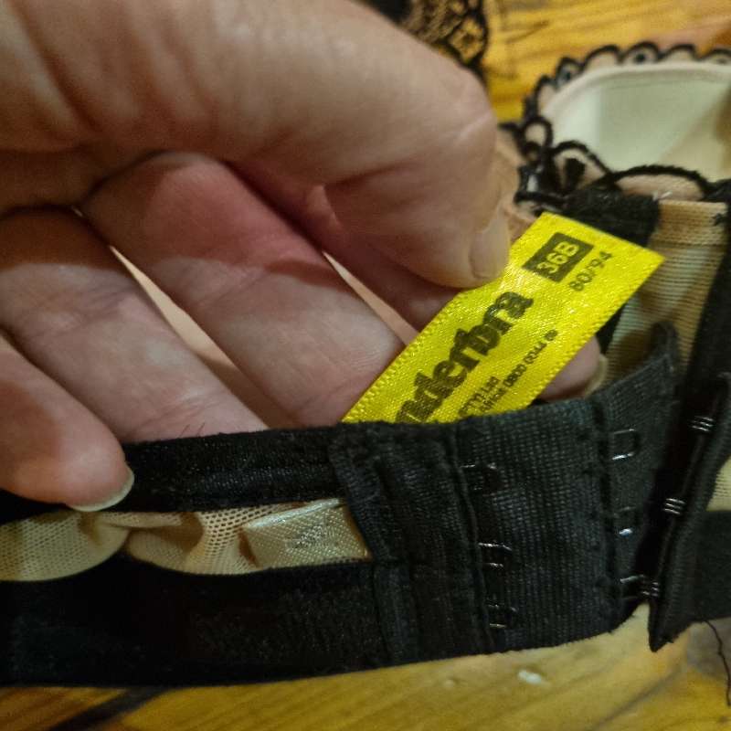 2 x Wonderbra - Excellent condition - Both Size 36B