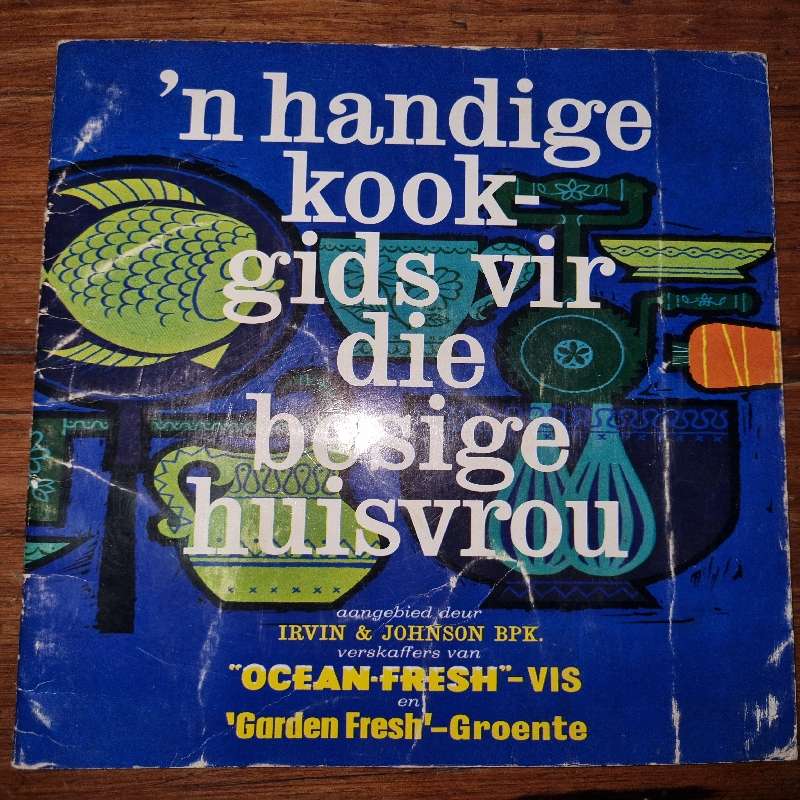 'n Handige kookgids vir die besige huisvrou - Irvin & Johnson Beperk - Vintage Boek