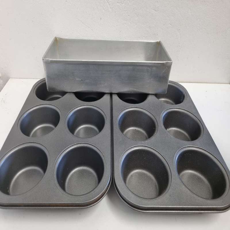 3 x Bakeware - Muffin pans & Bread pan