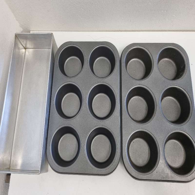 3 x Bakeware - Muffin pans & Bread pan