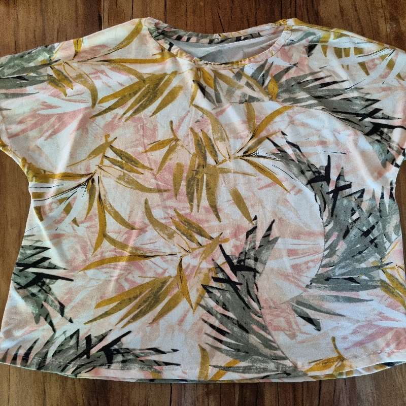 Beautiful Super Soft T-Shirt - Size M