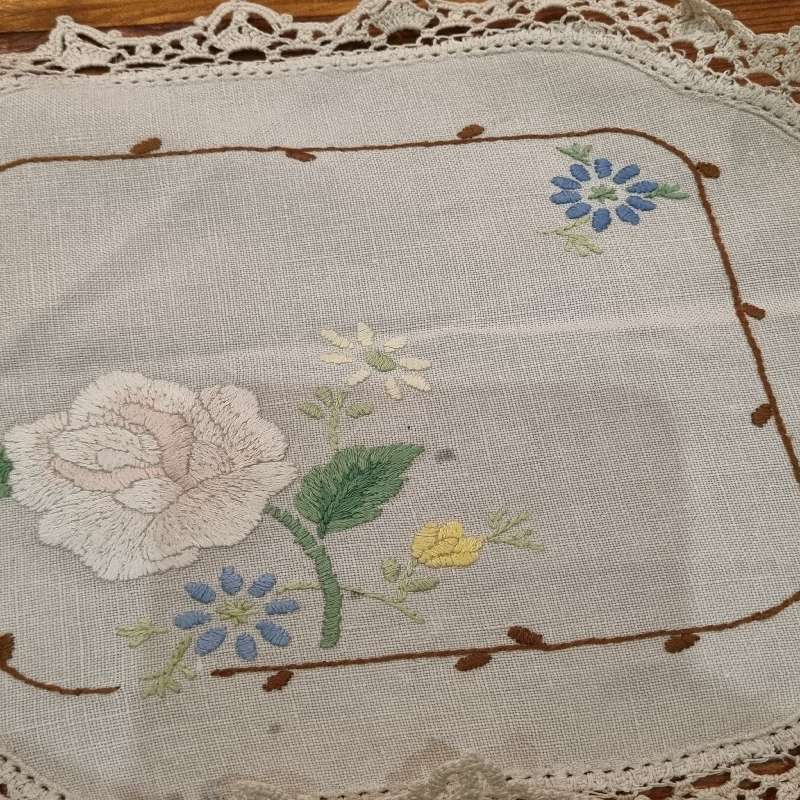 2 x Small Vintage Embroidered Cloth / Doilies
