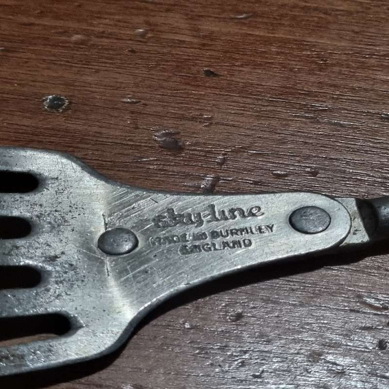 Vintage Skyline Kitchen tool with wooden handle - Kitchenalia