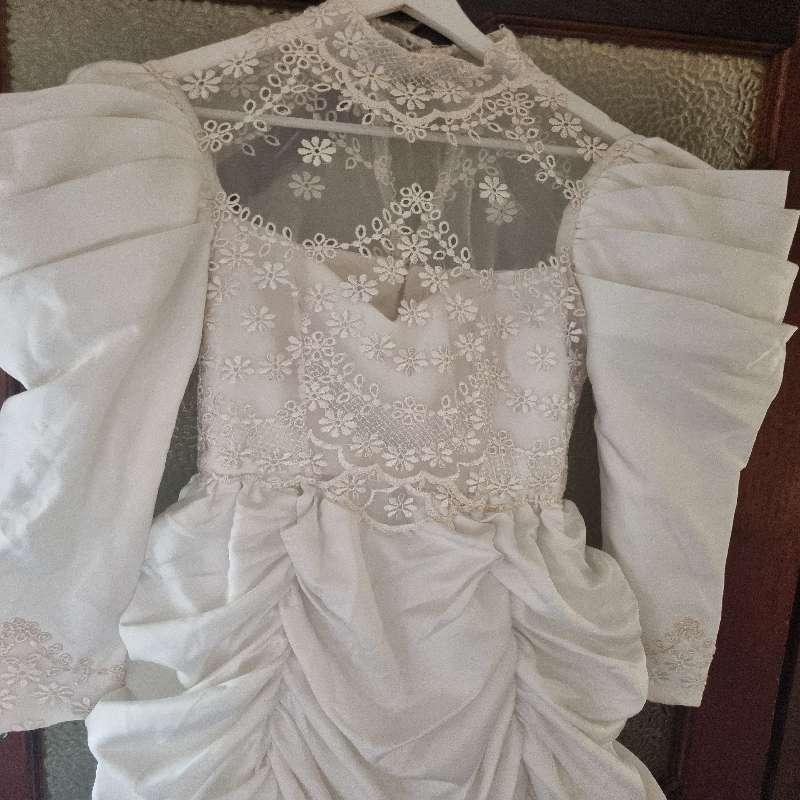 Beautiful Wedding Dress with great detail - Size S