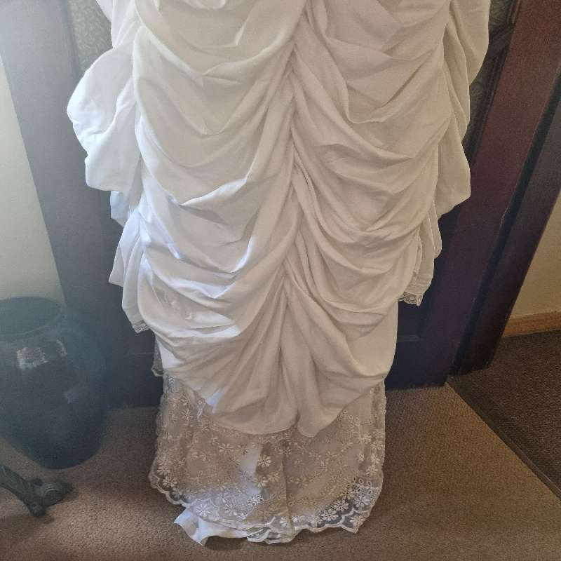 Beautiful Wedding Dress with great detail - Size S