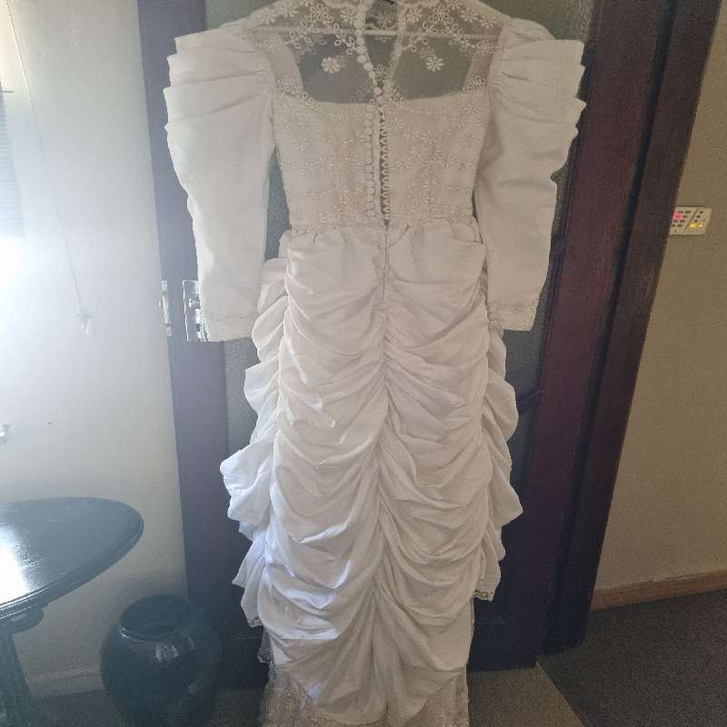 Beautiful Wedding Dress with great detail - Size S