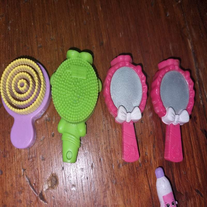 7 x Collectible Shopkins Figurines / Toys