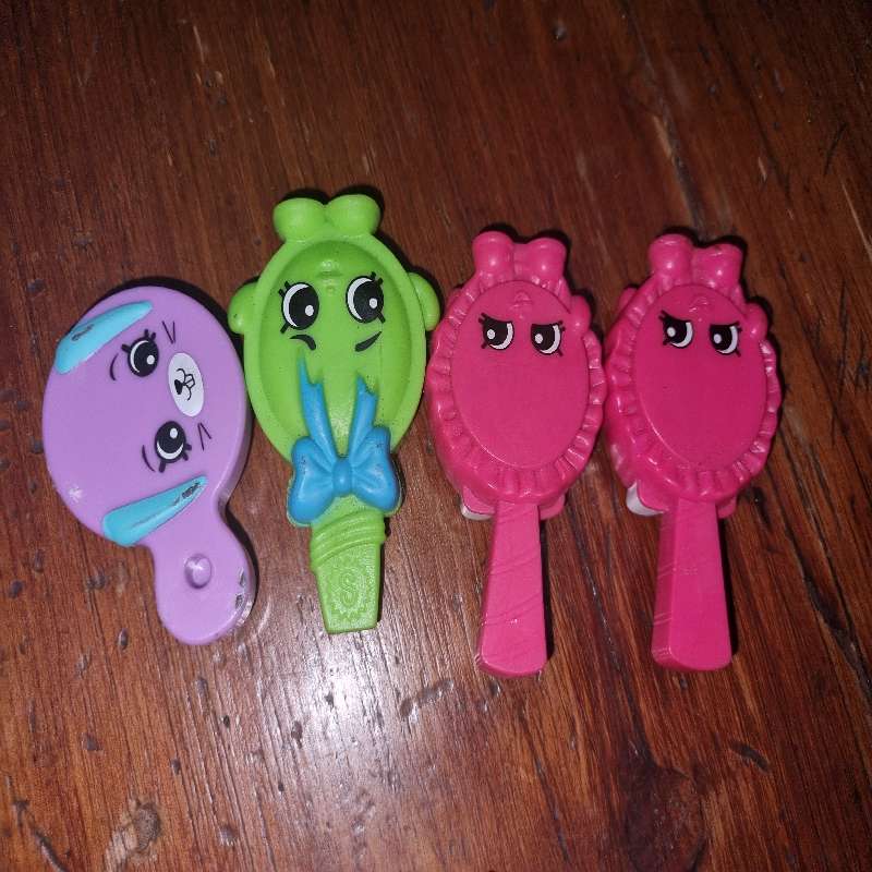 7 x Collectible Shopkins Figurines / Toys