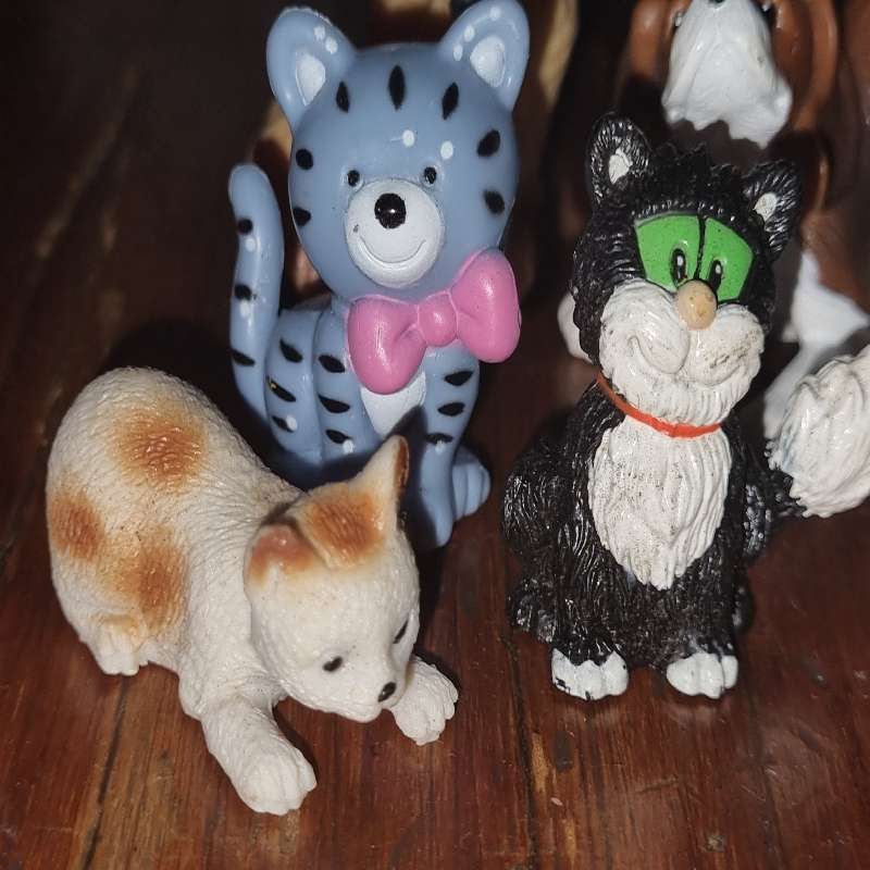 3 x Dogs & 3 x Cats - Figurines / Toys