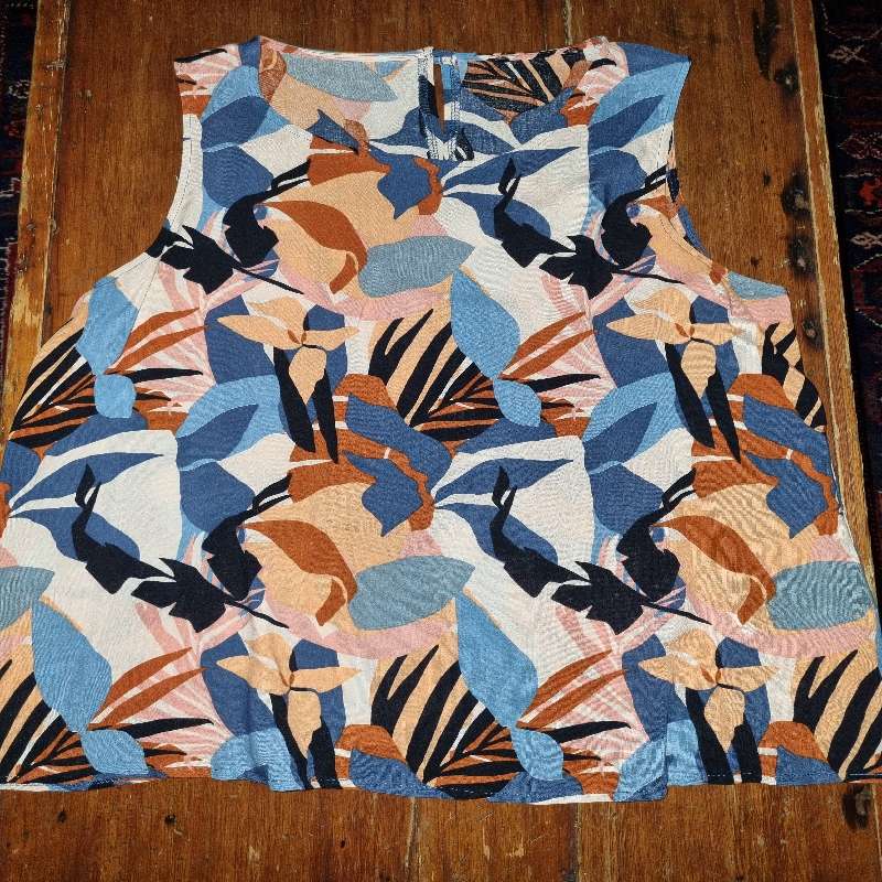 Colourful summer top - Size 40