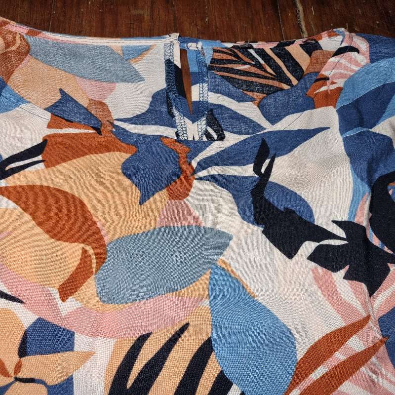 Colourful summer top - Size 40