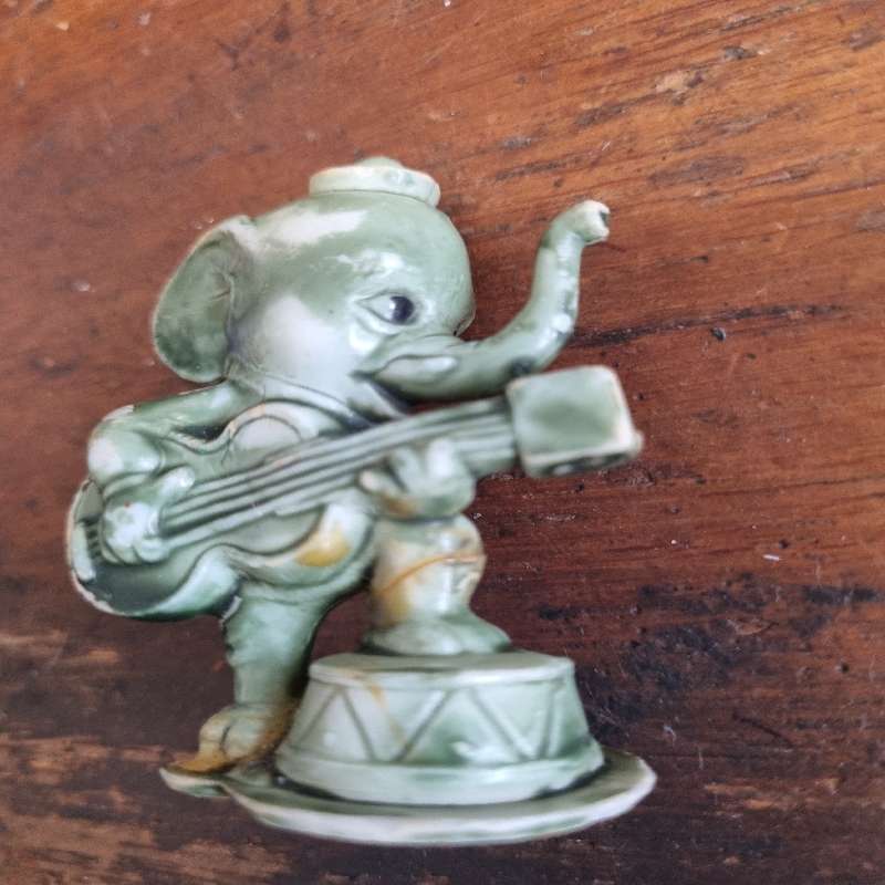 Vintage Elephant Toy figurine - Playing guitar - See pictures for condition