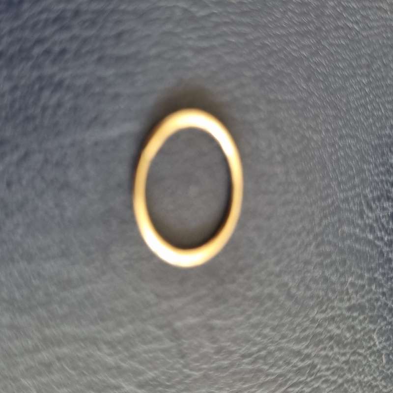 Single 9ct Gold earring - Diameter 1cm