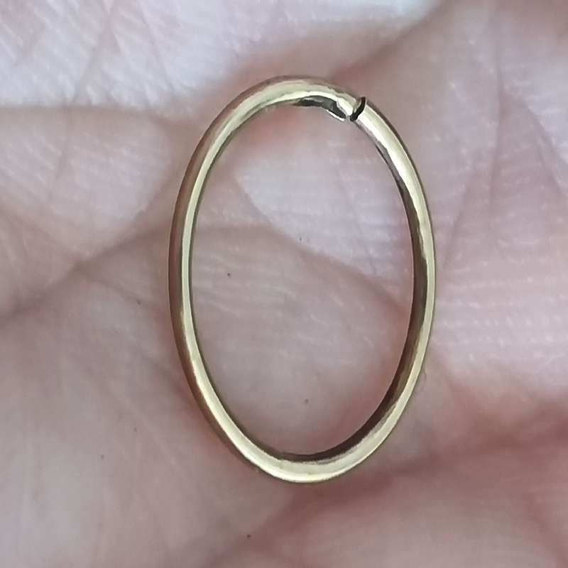 Single 9ct Gold earring - Diameter 1cm
