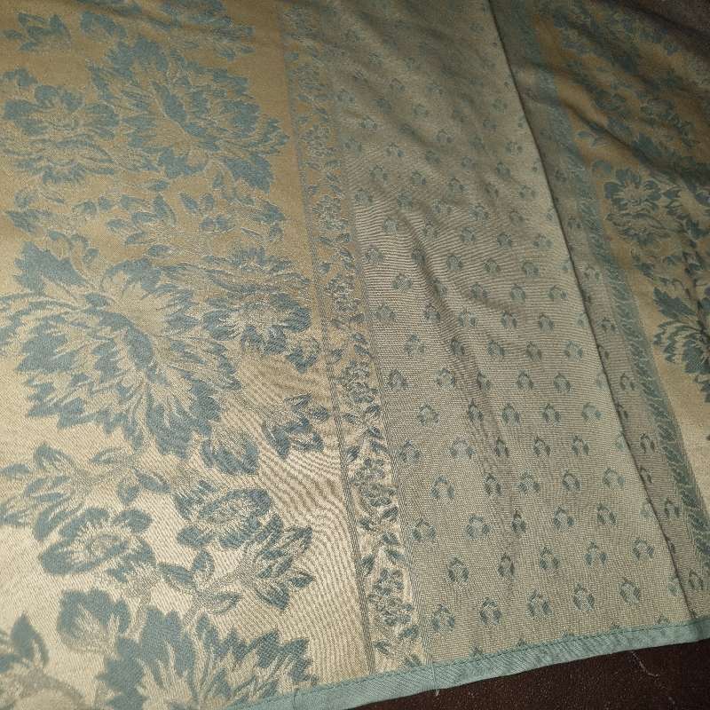 Beautiful Tablecloth - Great Quality - Size - 1.35m x 1.95m