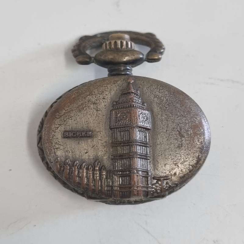Small pocket watch - Diameter - 2.5cm - Selling as is