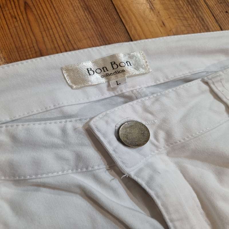 Bon Bon Collection White Distressed Jeans - Size L