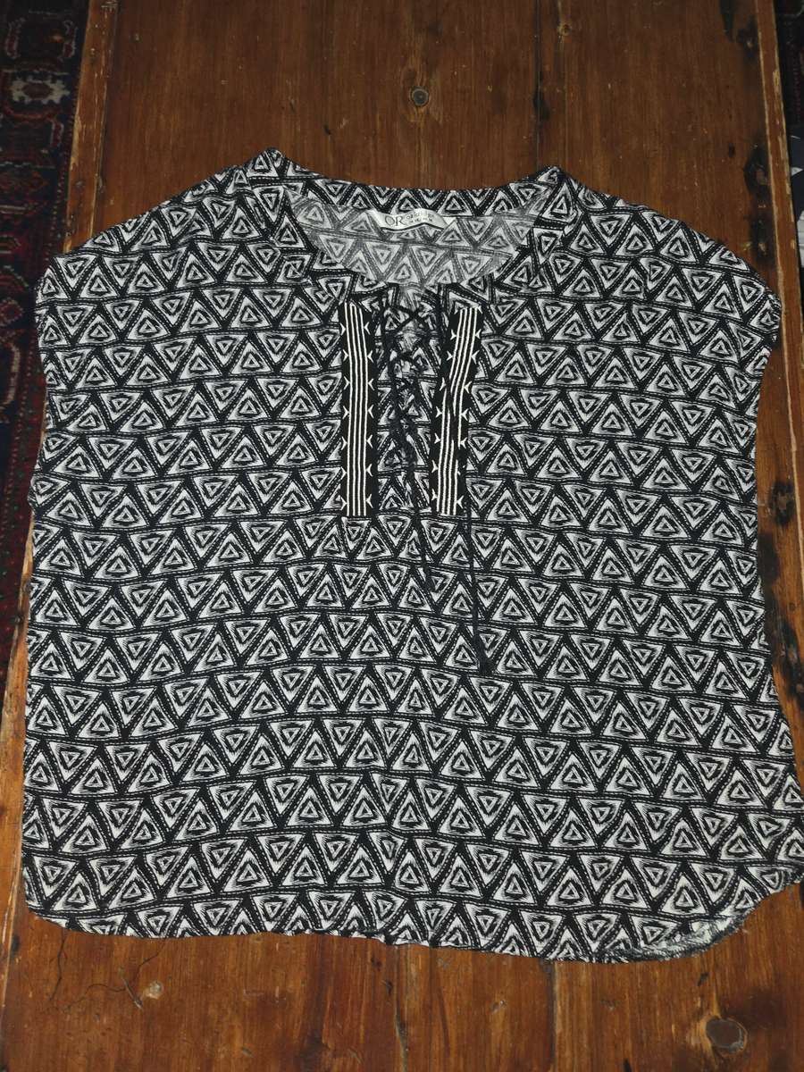 Black and White Top - Size 14