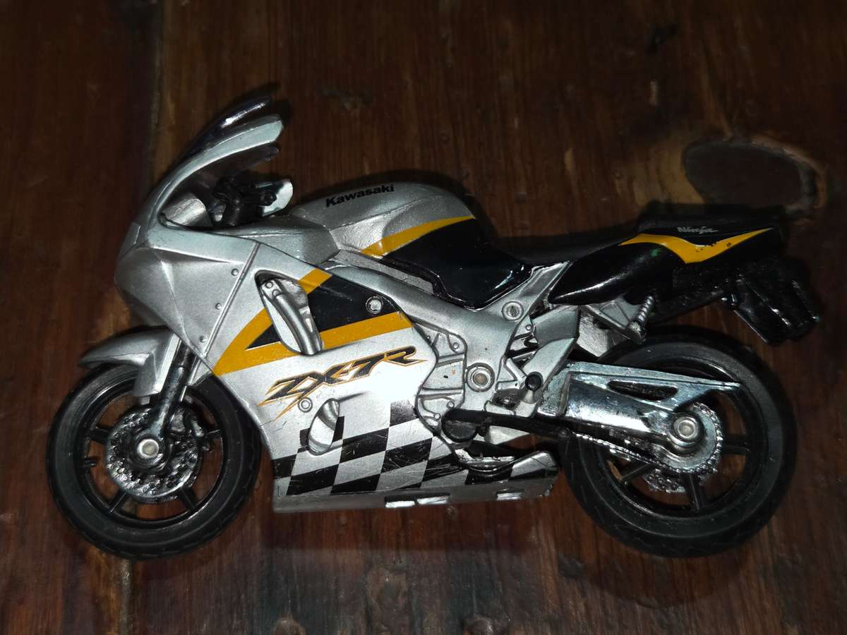 Kawasaki ZX7R toy bike