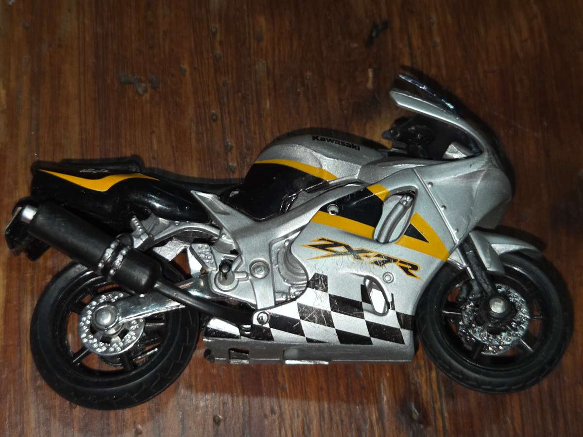 Kawasaki ZX7R toy bike