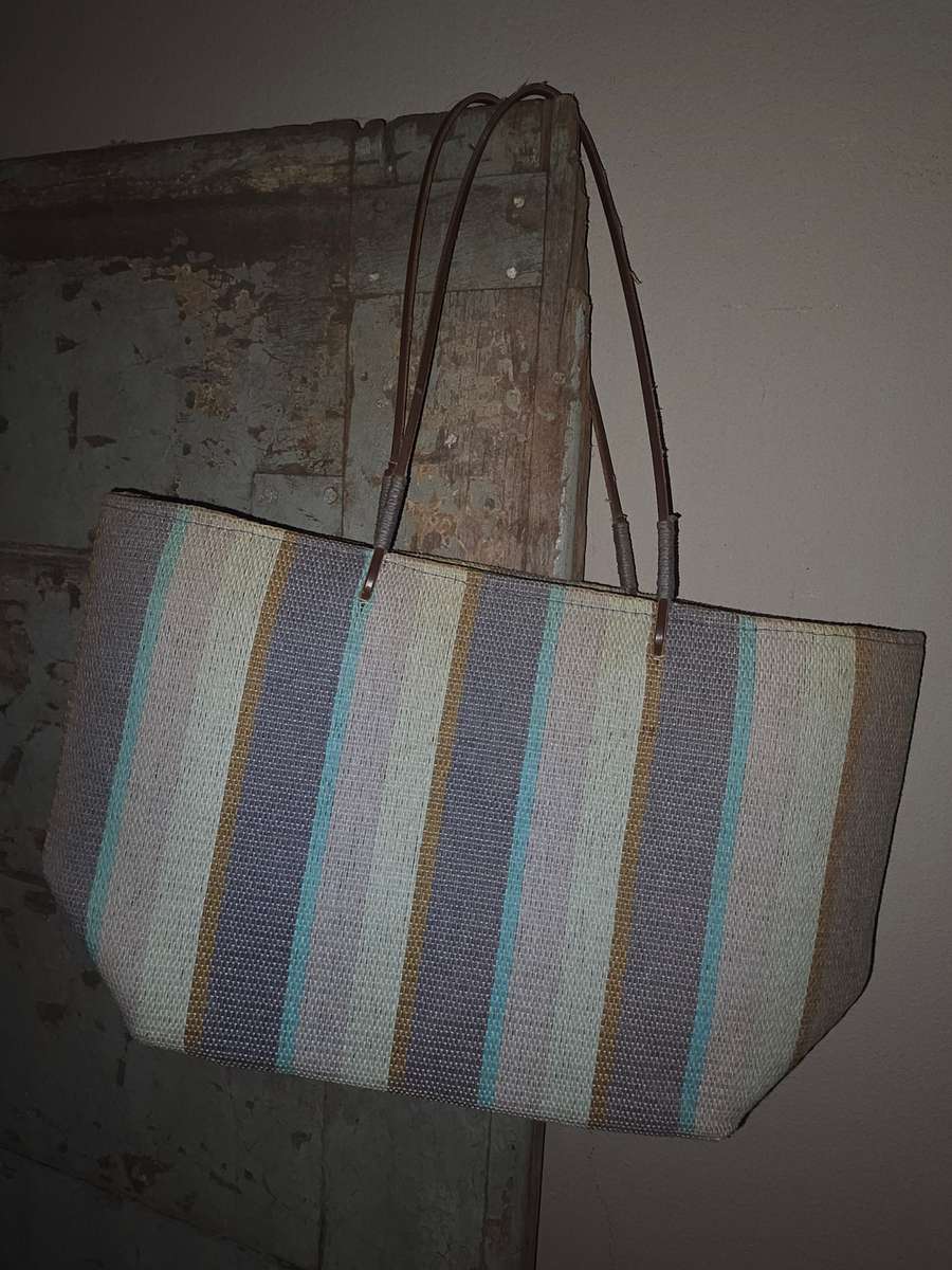 Beautiful Handbag - No Zip