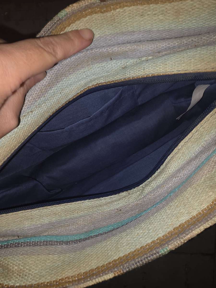 Beautiful Handbag - No Zip