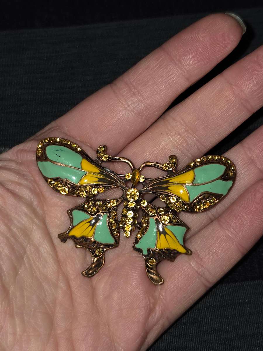 Beautiful Vintage Butterfly Brooch with enameled detail